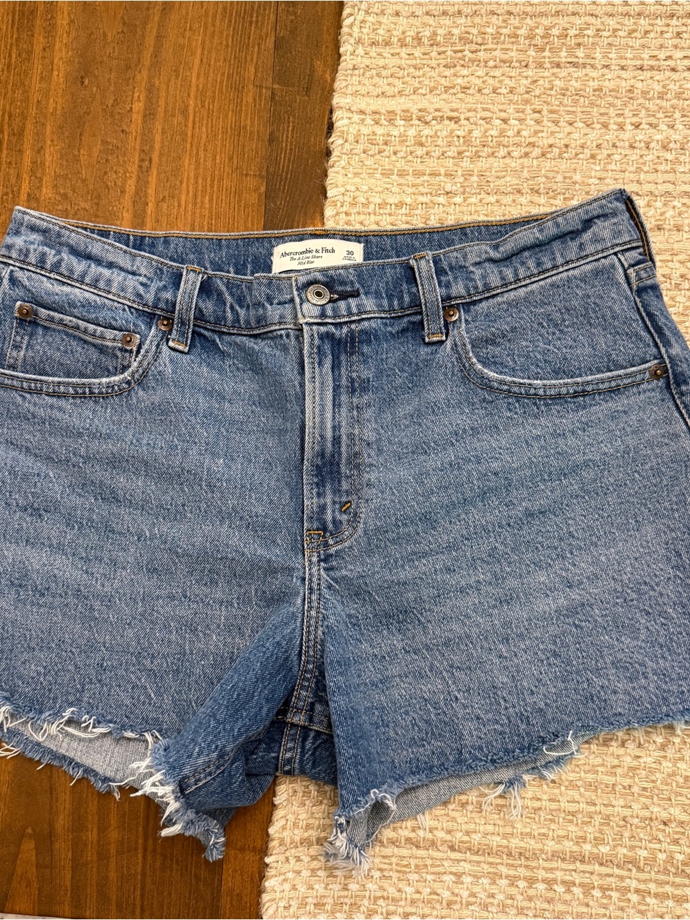 Abercrombie & Fitch Mid-Rise A Line Short